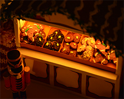 Verkaufsstand in der Nacht auf einem beleuchteten Weihnachtsmarkt Bild von Verkaufsstand, der Nacht auf einem beleuchtetem Weihnachtsmarkt steht mit Nußknacker