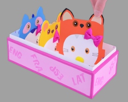 Einstecken der Hello Kitty Trennwände Bild vom Einstecken der Hello Kitty Trennwände