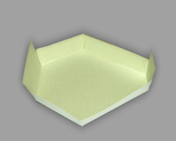 Bilder vom Zusammenbau eines Papierbootes