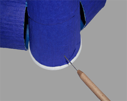 Anbringen des Schwanzes aus Chenilledraht